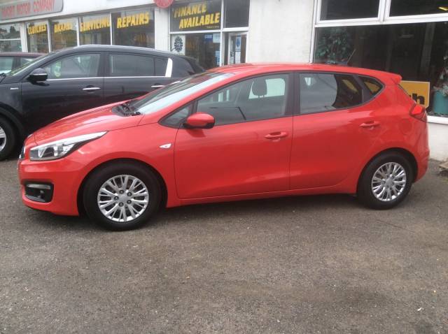 Kia Ceed 1.4 CRDi 1 5dr Hatchback Diesel Red